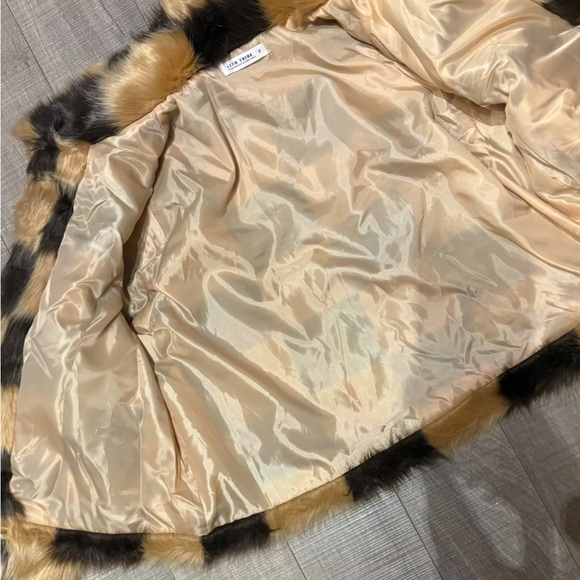 12th tribe faux fur coat - small - Picture 8 of 10